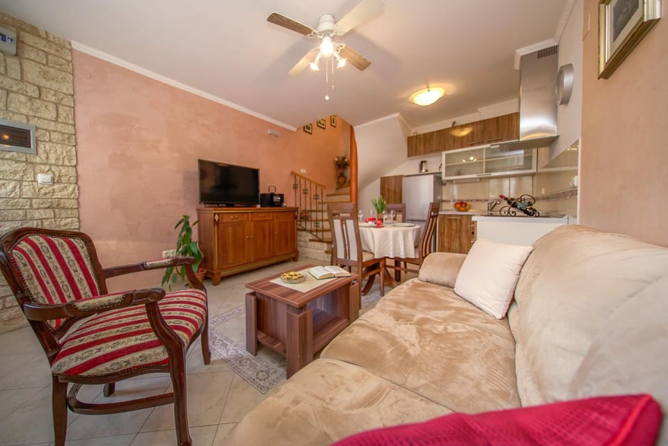 Kitchen or kitchenette, Living room, Dining area