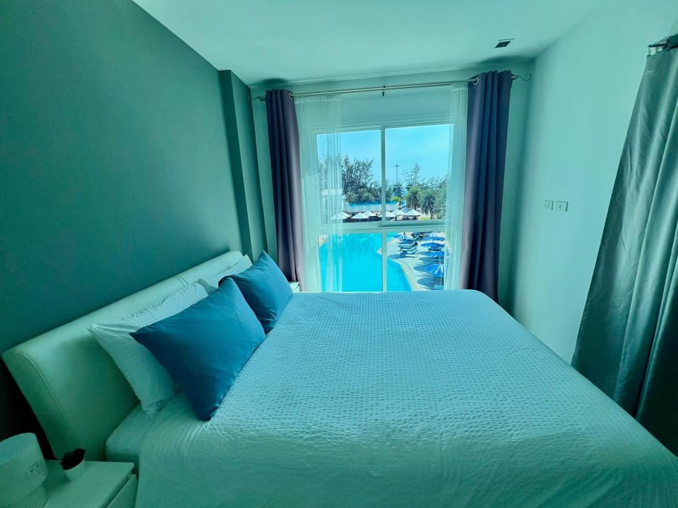 Bed, Bedroom, Pool view