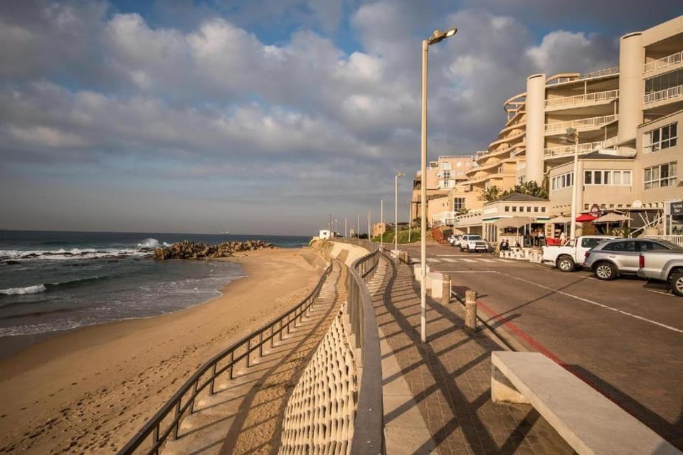 Property building, Day, Neighbourhood, Natural landscape, Beach, Sea view