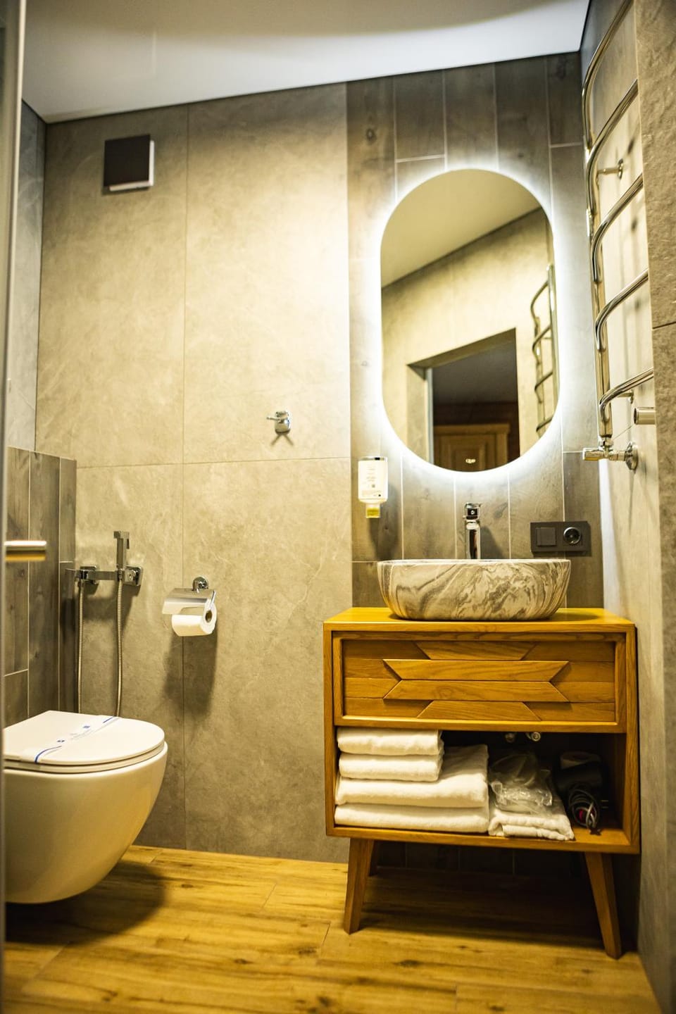 Shower, Toilet, Bathroom, towels