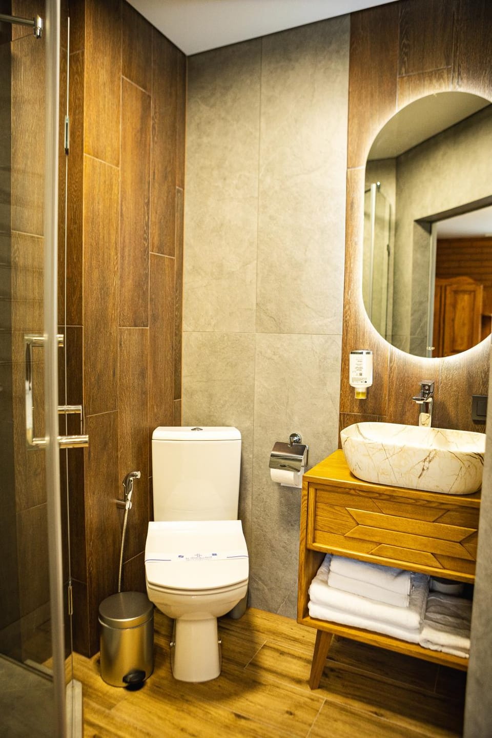 Shower, Toilet, Bathroom, bidet, towels