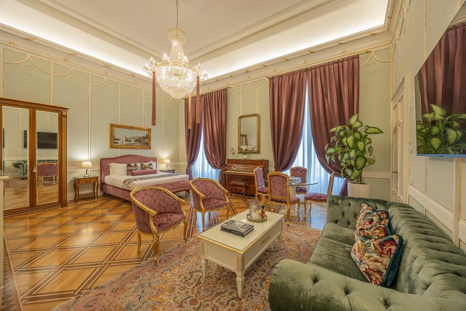 Bed, Living room, Photo of the whole room, Seating area
