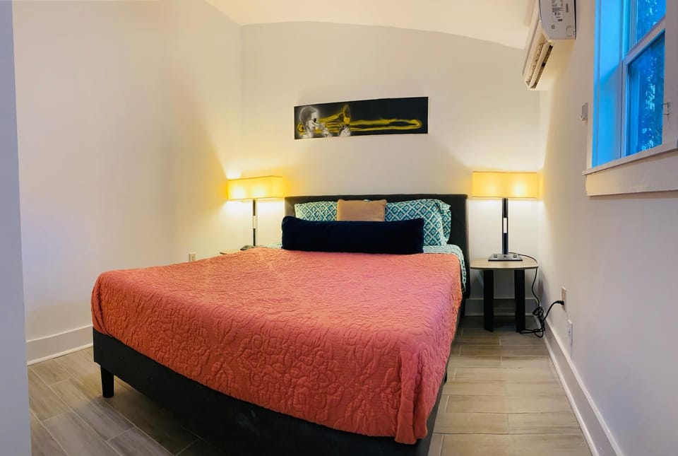 Photo of the whole room, Bedroom