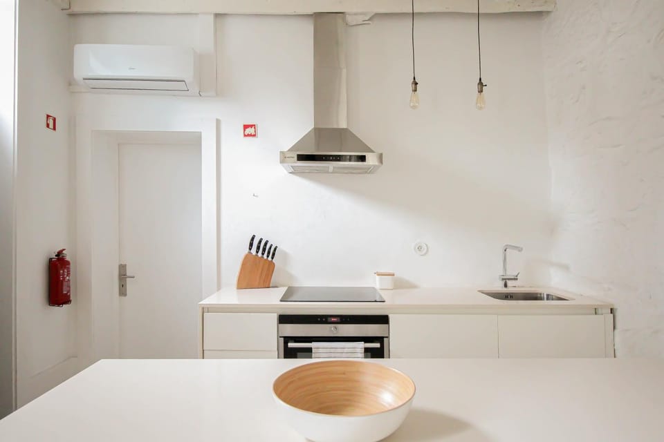 Kitchen or kitchenette, air conditioner