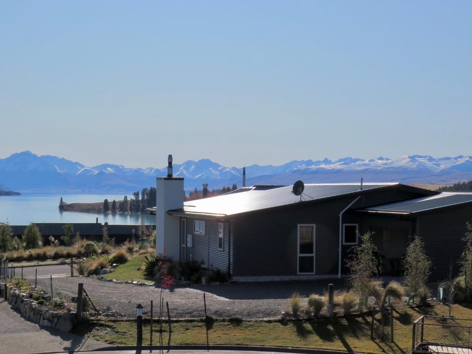 Bird's eye view, Lake view, Mountain view, Street view