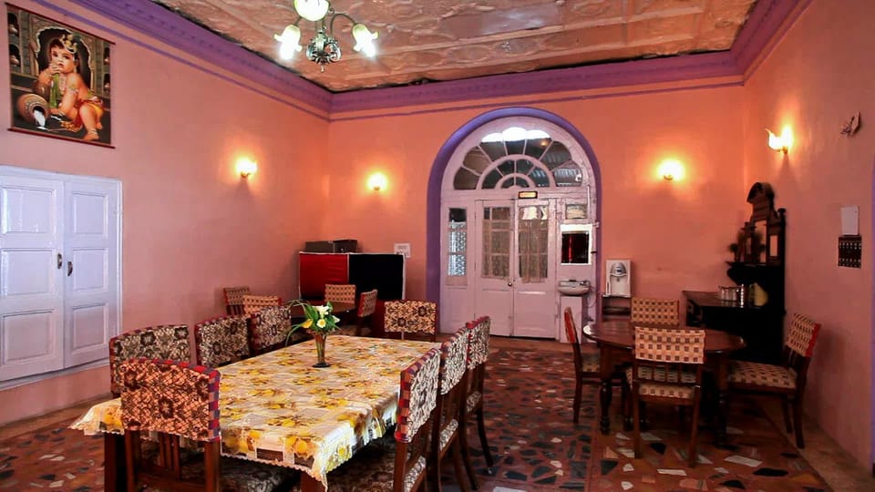 Restaurant/places to eat, Dining area