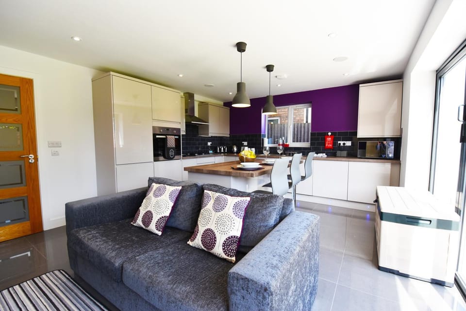 Communal lounge/ TV room, Living room, Lounge or bar, Dining area, Communal kitchen