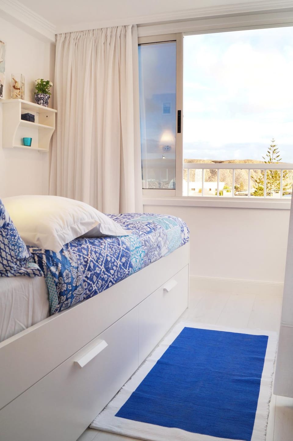 Bedroom, Mountain view, Sea view