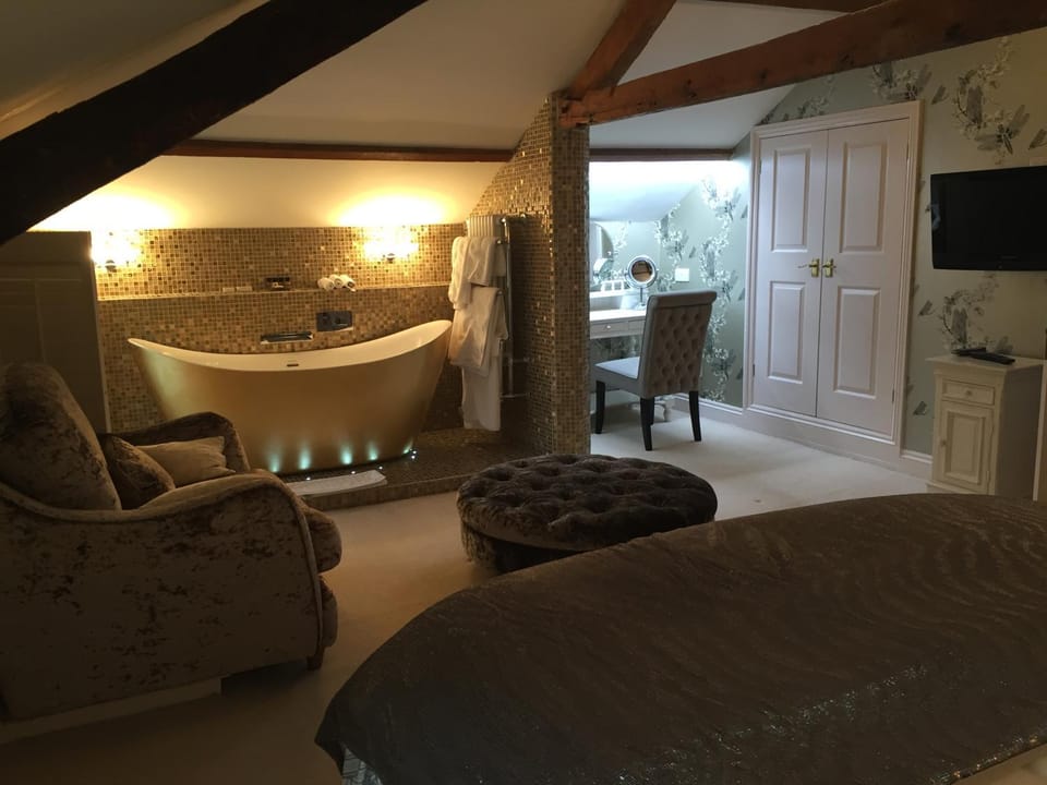 Seating area, Bedroom