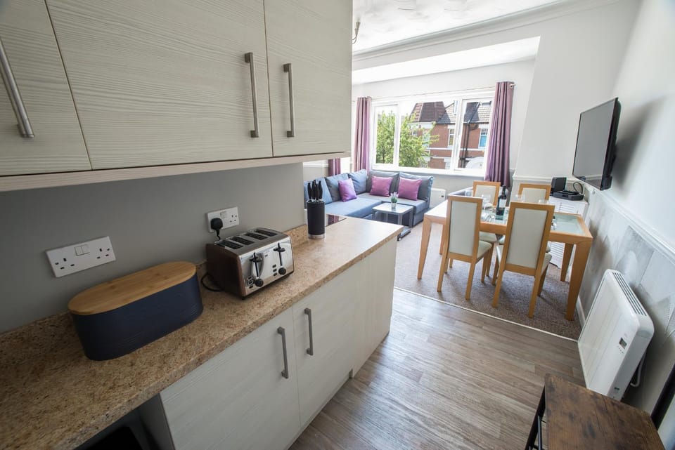 TV and multimedia, Kitchen or kitchenette, Living room, Seating area, Dining area, internet, minibar, toaster