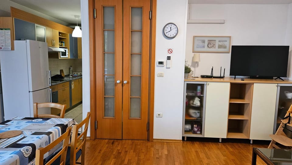 TV and multimedia, Kitchen or kitchenette, Dining area