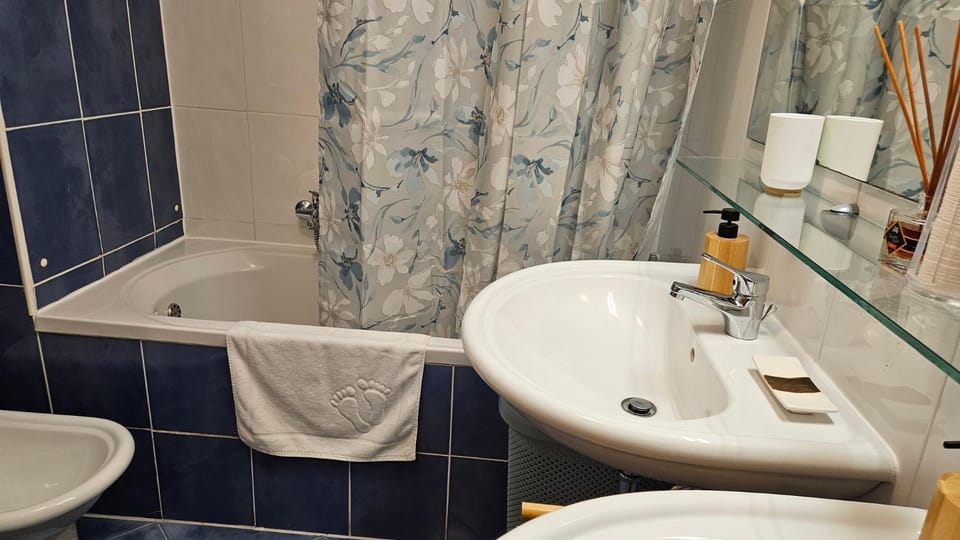 Bathroom, Bath