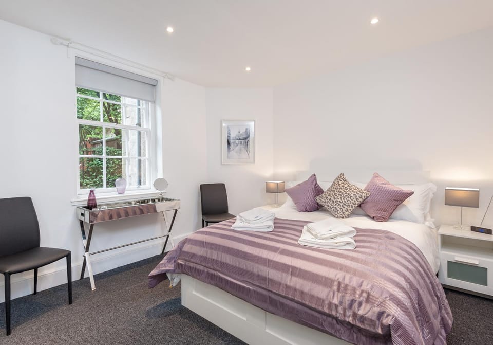 Castle Suite 1 Old Town Apartment in Edinburgh