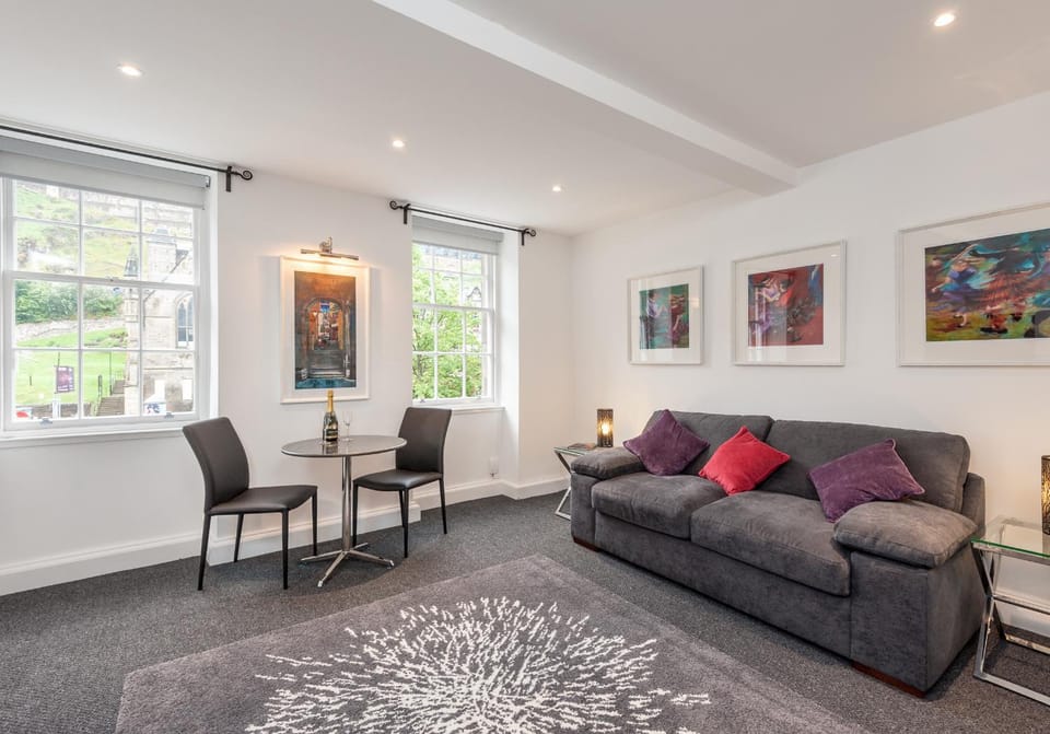 Castle Suite 1 Old Town Apartment in Edinburgh