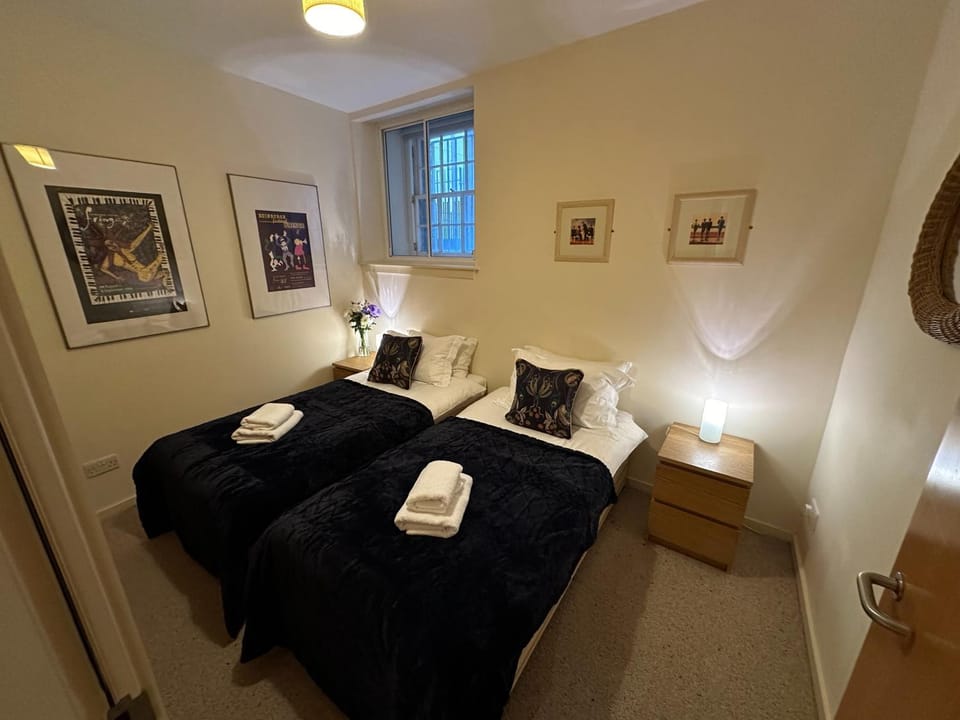 Edmonstone Suite Old Town Apartment in Edinburgh