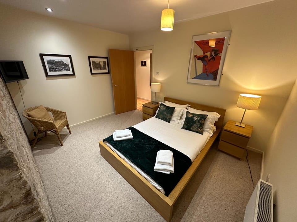 Edmonstone Suite Old Town Apartment in Edinburgh