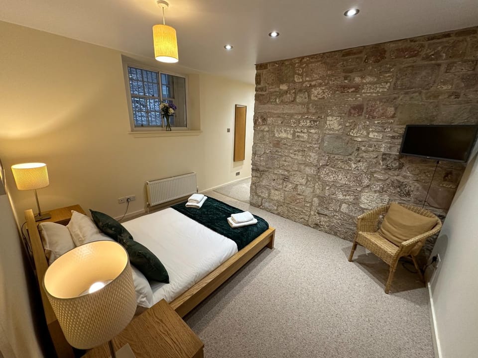 Edmonstone Suite Old Town Apartment in Edinburgh