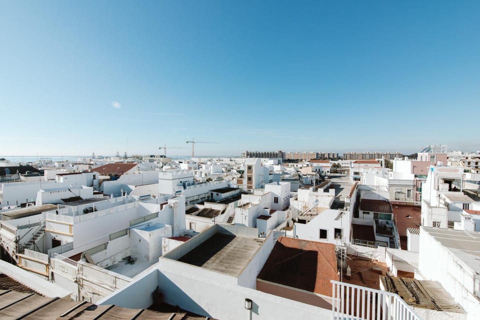 Off site, Balcony/Terrace, Decorative detail, Guests, City view