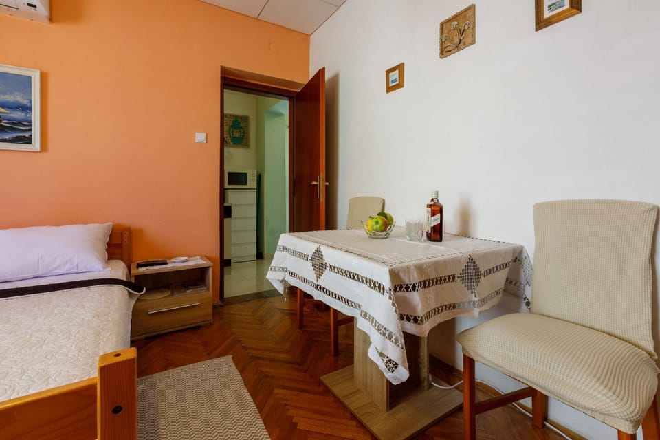 Dining area, Bedroom