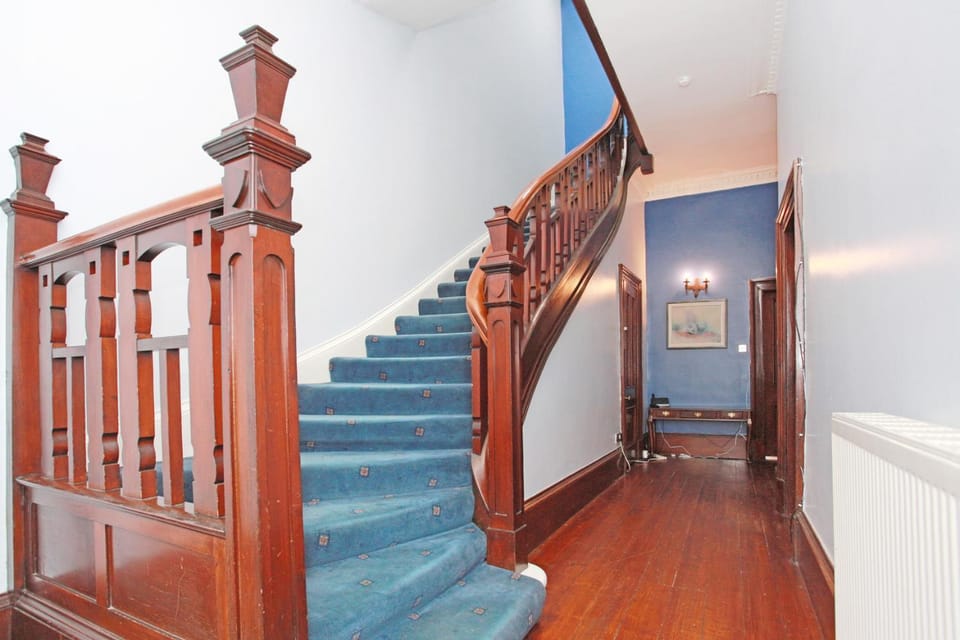 Decorative detail, Area and facilities