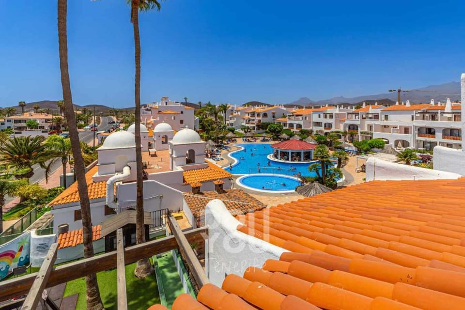 Natural landscape, Pool view, Swimming pool, Location, sunbed