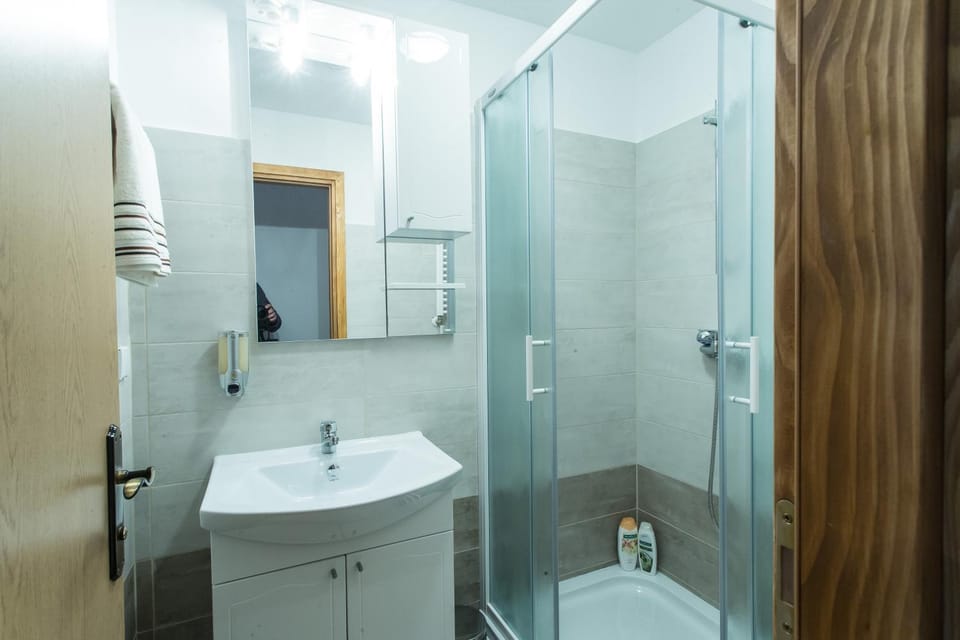 Bathroom, Photo of the whole room