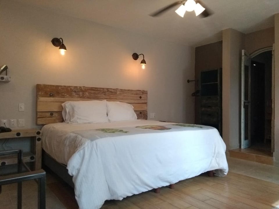 Photo of the whole room, Bedroom