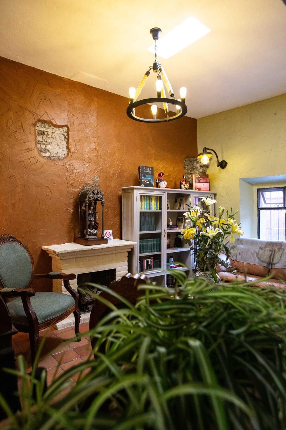 Library, Living room