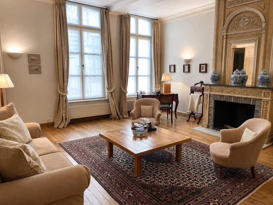 Living room, Seating area