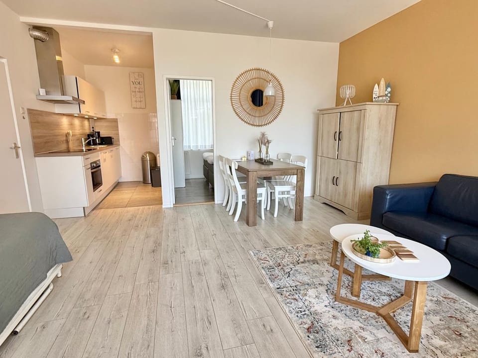 Kitchen or kitchenette, Living room, Seating area, dishwasher