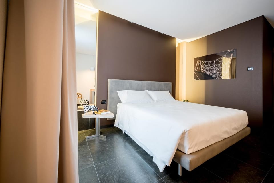 Bed, Other, Photo of the whole room, Decorative detail