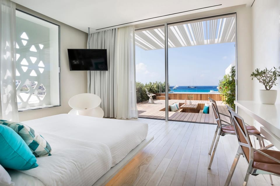 Patio, Bedroom, Swimming pool