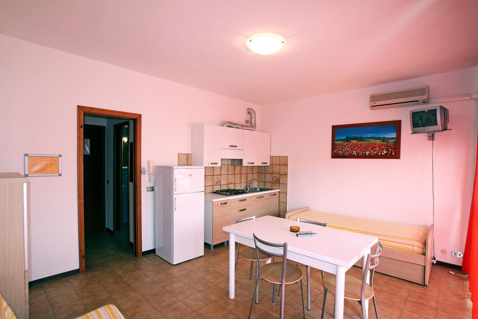 Kitchen or kitchenette, Living room