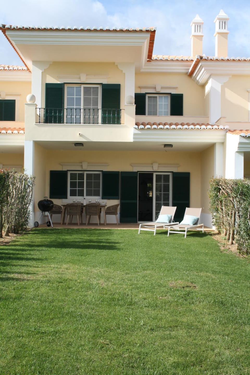 BBQ facilities, Garden, Golfcourse, Seating area, Dining area, Garden view, Lake view