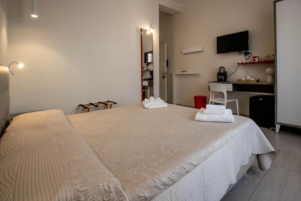 TV and multimedia, Photo of the whole room, Bedroom, towels