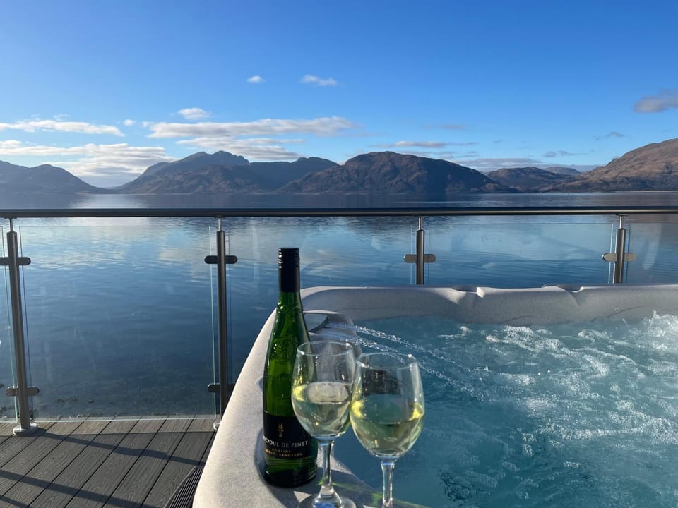 Nearby landmark, Day, Natural landscape, Food and drinks, Lake view, Mountain view, River view, Sea view, Drinks