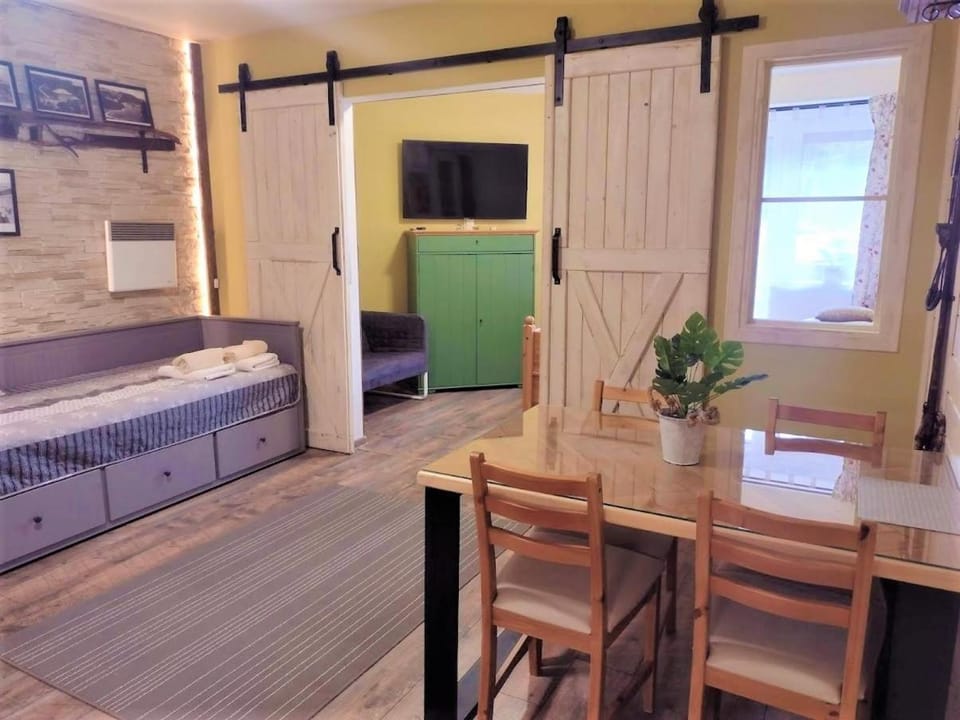TV and multimedia, Dining area