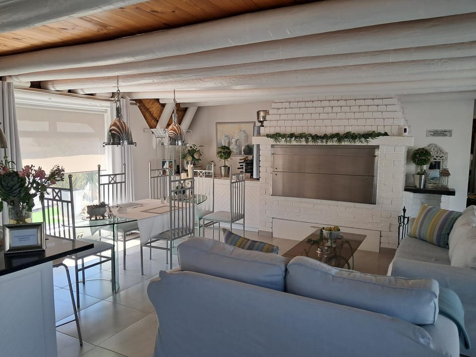 Beach Style Cottage Bed and Breakfast in Western Cape