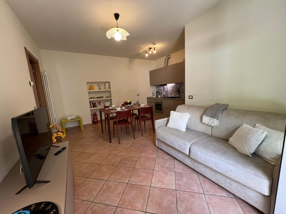 Arancio Apartment in Intra