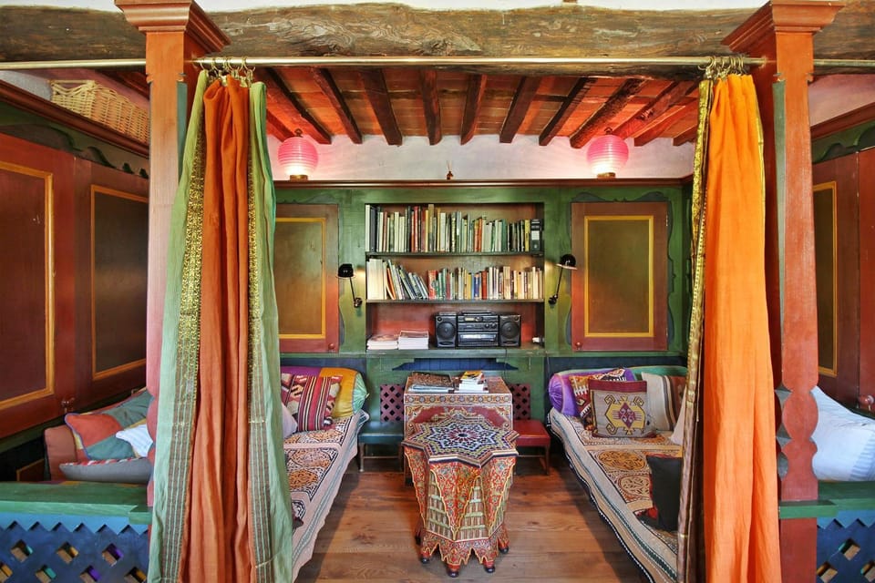 Living room, Photo of the whole room