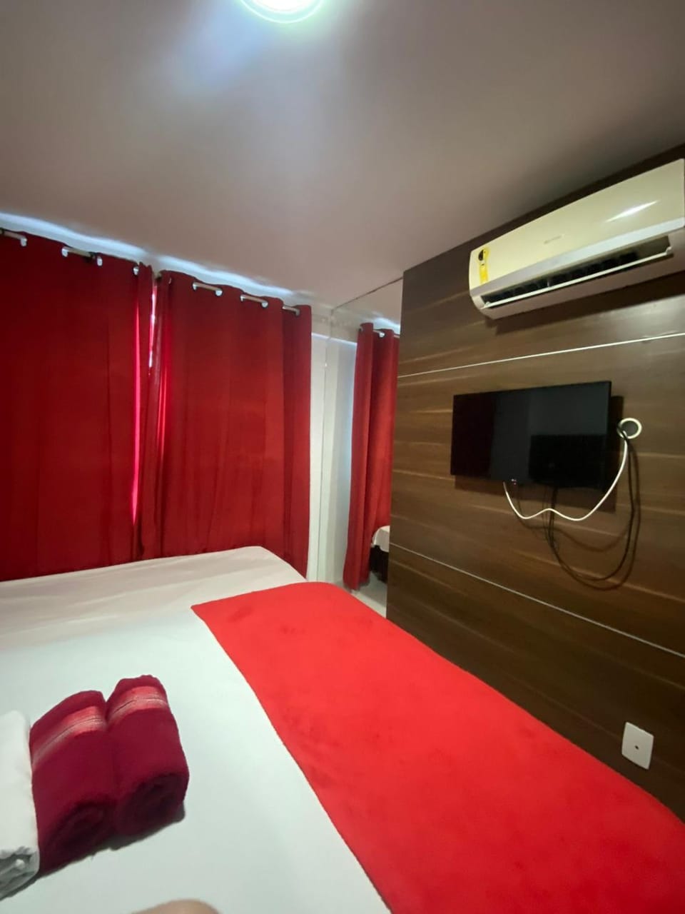 Bed, TV and multimedia, Bedroom, air conditioner