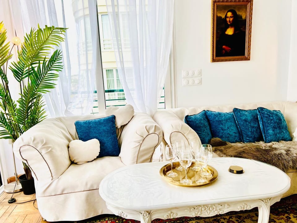 Endless Stunning Mediterranean Sea Views Promenade Des Anglais Apartment in Nice