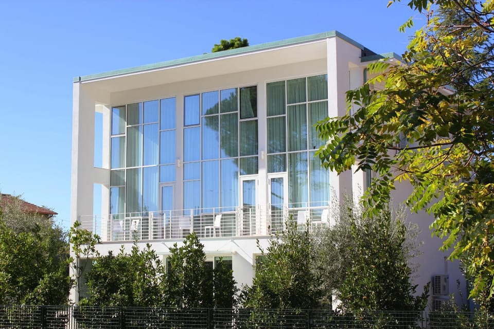 Facade/entrance