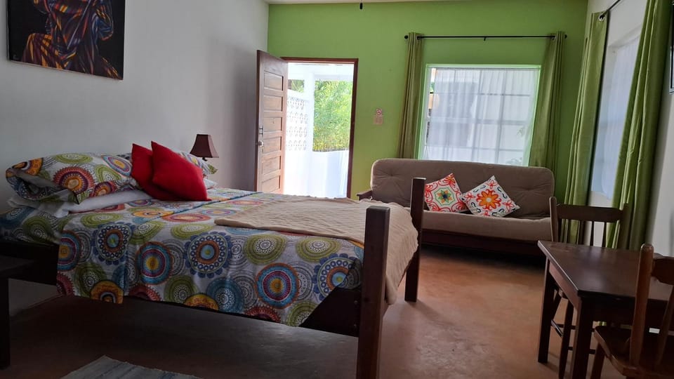 Amanda's Place Green Studio - pool and tropical garden Apartment in Belize District