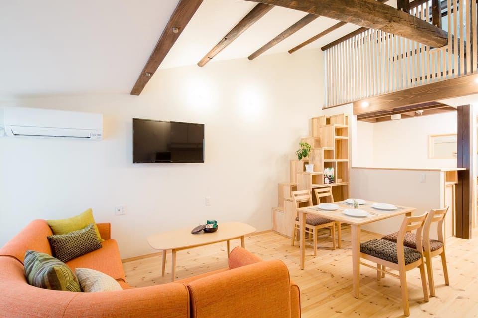 Kitchen or kitchenette, Living room, Photo of the whole room, Decorative detail, Decorative detail, Dining area