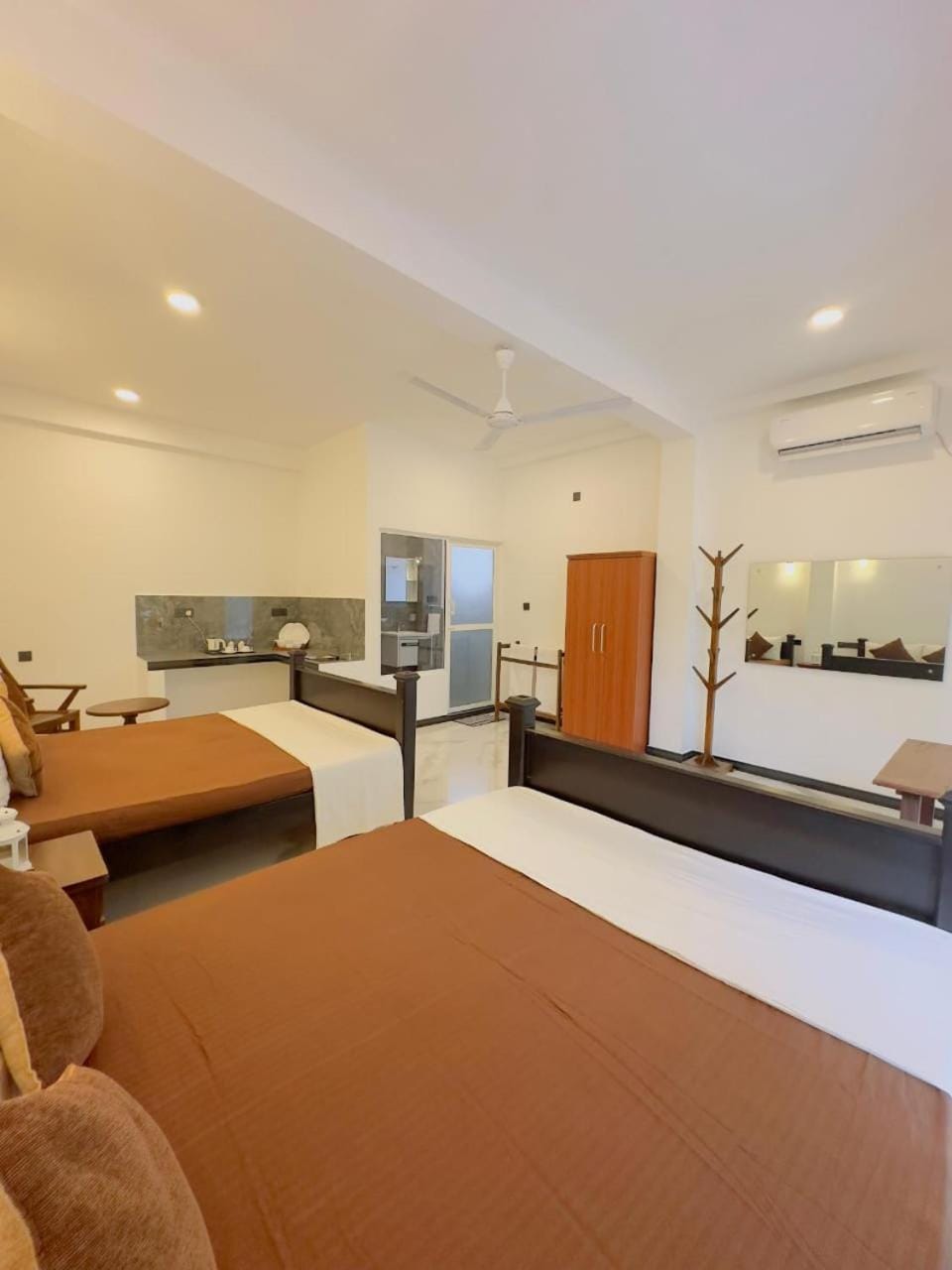Bed, Kitchen or kitchenette, Living room, Photo of the whole room, Seating area, Bedroom, air conditioner