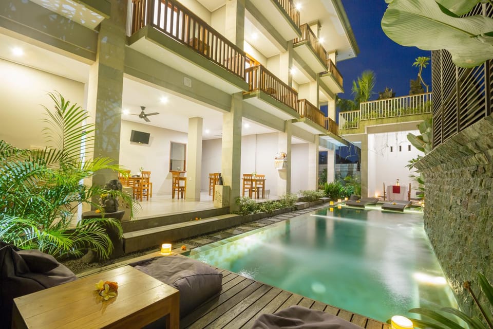 View (from property/room), Decorative detail, Floor plan, Swimming pool