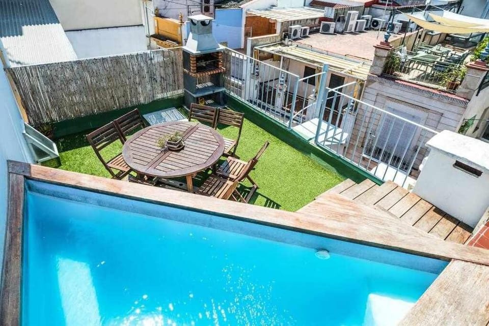 Casa con piscina junto catedral de sevilla House in Seville
