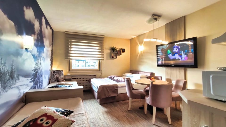 TV and multimedia, Kitchen or kitchenette, Seating area, Dining area