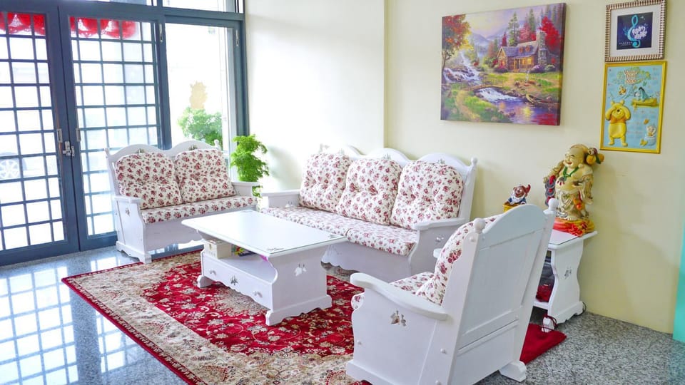 Communal lounge/ TV room